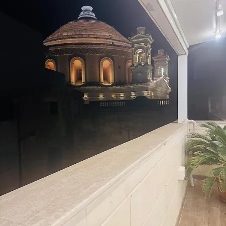 Stylish 2br With Terrace & Dome Views 莫斯塔