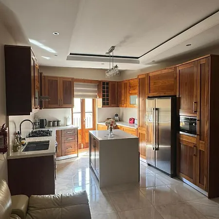 Stylish 2br With Terrace & Dome Views 莫斯塔