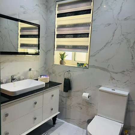 Stylish 2br With Terrace & Dome Views *