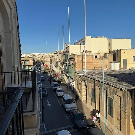 Stylish 2br With Terrace & Dome Views